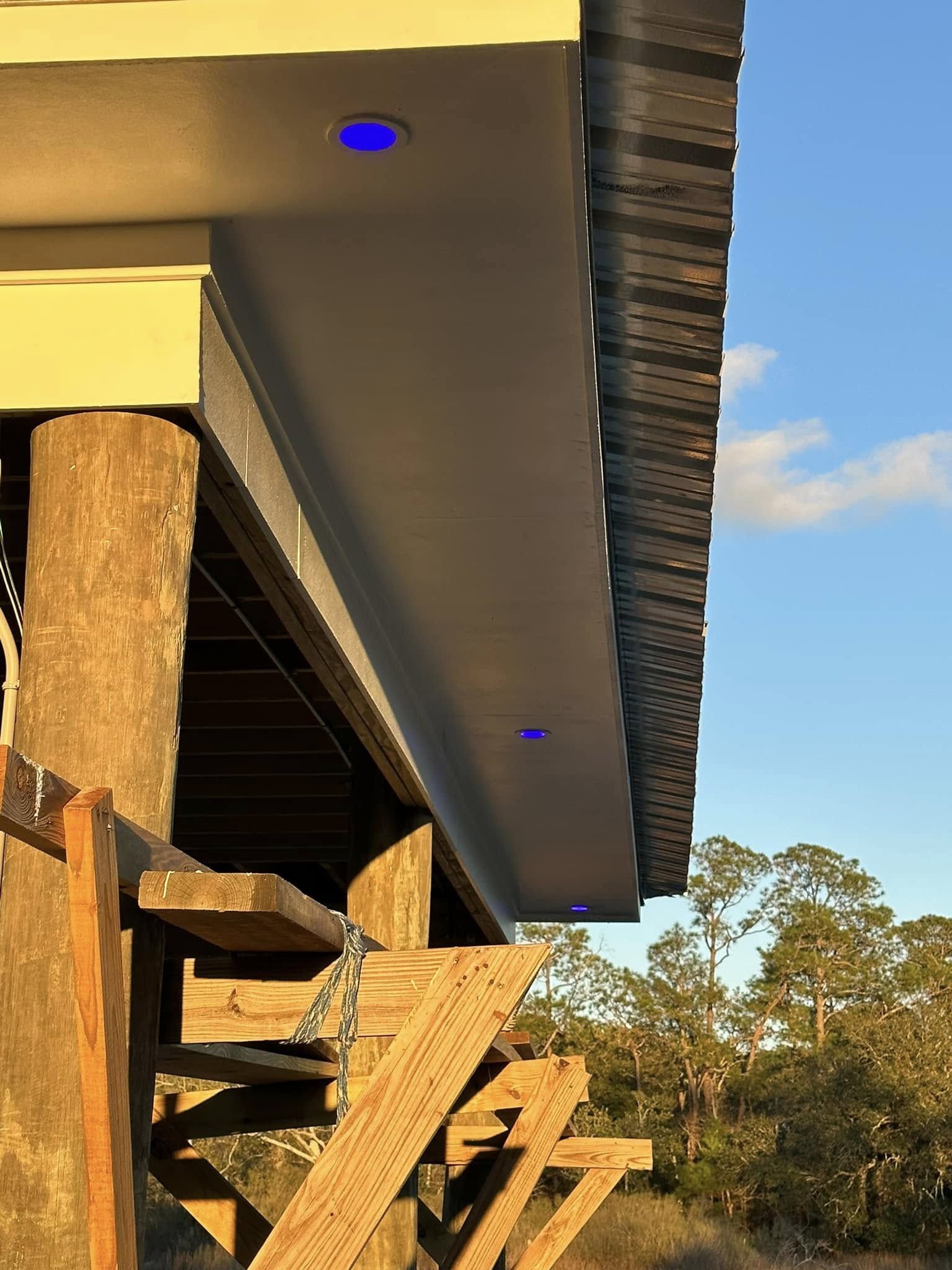 Recessed soffit lighting